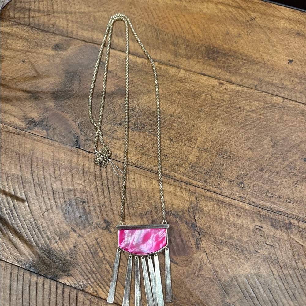 Kendra Scott necklace